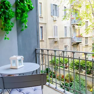 Book Now! Corso Buenos Aires & Loreto M1 , Milán Italia